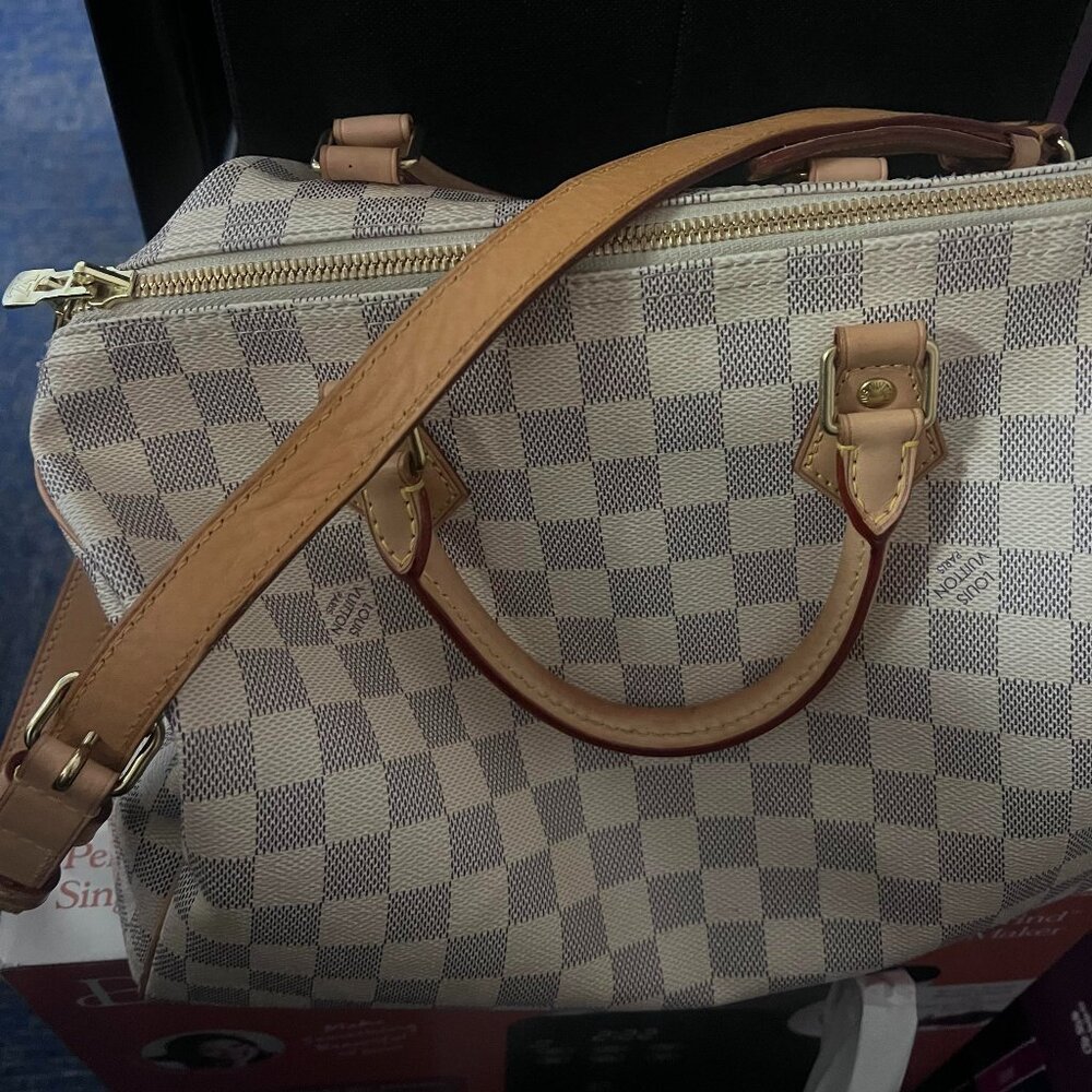 ITEM SOLD ON DIFFERENT SITE --Damier Azur Speedy 30